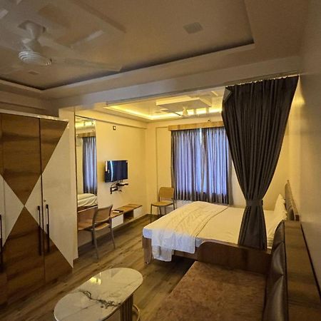 Royal Pure Veg Restaurant And Lodging Otel Ambegaon Dış mekan fotoğraf