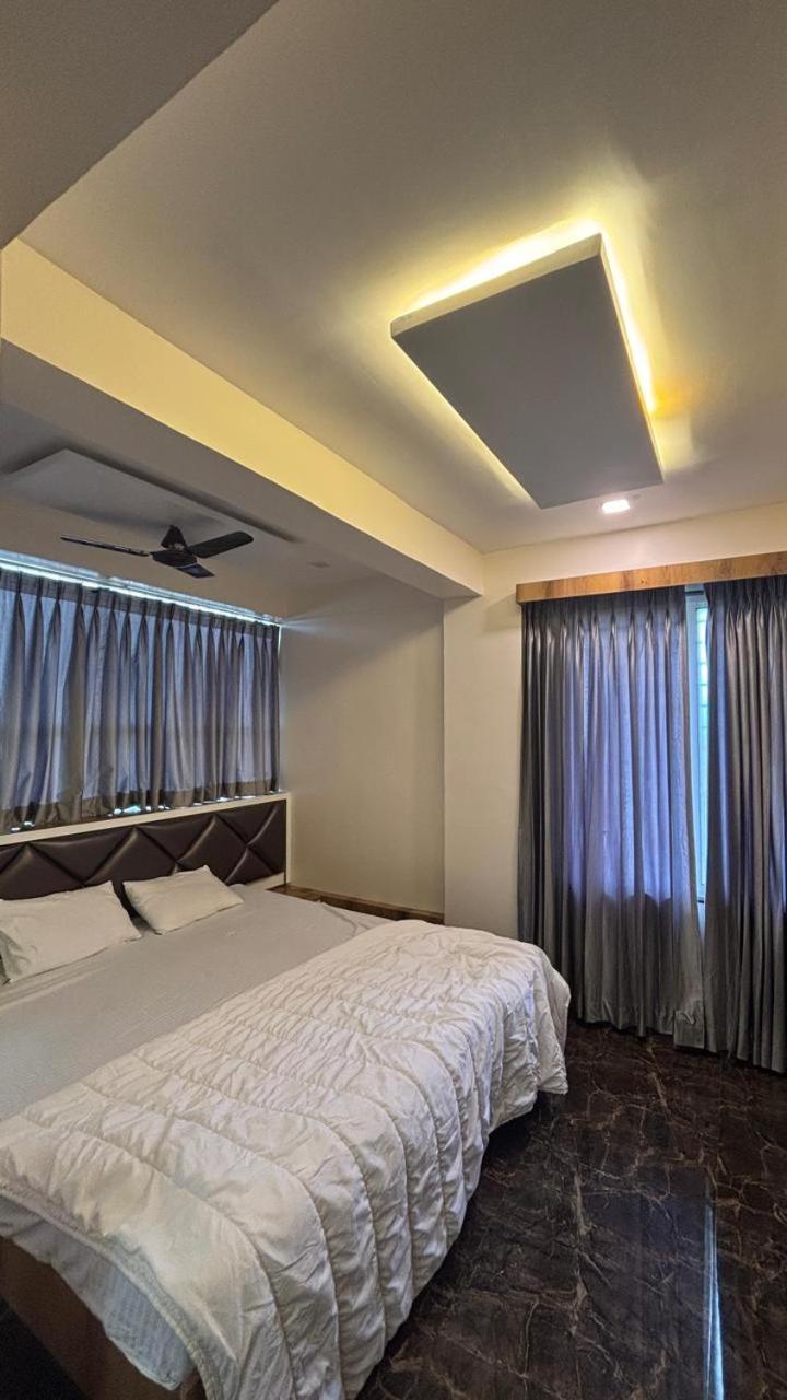 Royal Pure Veg Restaurant And Lodging Otel Ambegaon Dış mekan fotoğraf